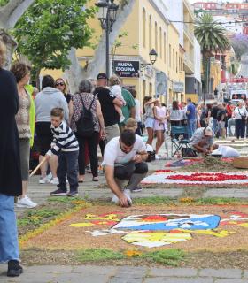Más de un centenar de alfombras engalanan el Corpus Christi tacorontero · foto 5
