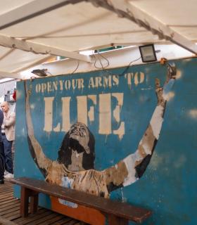 Clavijo advierte en una visita al ‘Open Arms’ que "no se puede responder a la migración desde los despachos" · foto 2