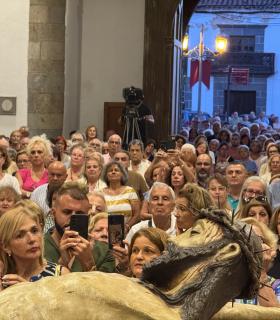 La Bajada del Santo Cristo de Telde llena de emoción y recogimiento la Basílica de San Juan · foto 9