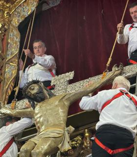 La Bajada del Santo Cristo de Telde llena de emoción y recogimiento la Basílica de San Juan · foto 6
