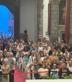 La Bajada del Santo Cristo de Telde llena de emoción y recogimiento la Basílica de San Juan · foto 1