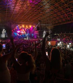 Ke Personajes congrega a 4.000 personas en el Polideportivo Municipal de Tazacorte con un espectáculo de cumbia inigualable · foto 2