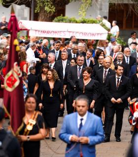 Miles de personas arropan al Cristo de Tacoronte en su día grande · foto 2