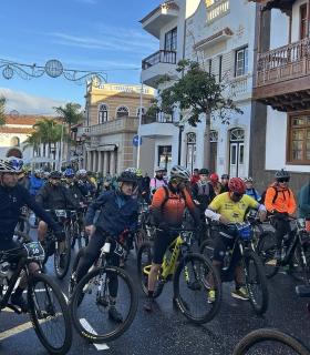 Casi un centenar de personas participan en la XVII Marcha ciclista Monte del Agua de Buenavista · foto 4