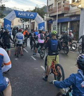 Casi un centenar de personas participan en la XVII Marcha ciclista Monte del Agua de Buenavista · foto 1