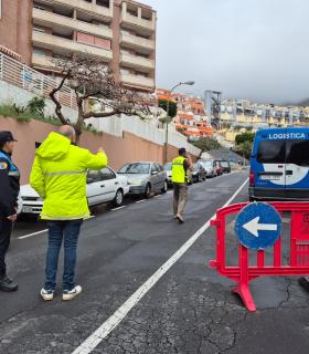 Cierre de un tramo de la Avenida Marítima en Las Caletillas · foto 4