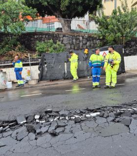 Cierre de un tramo de la Avenida Marítima en Las Caletillas · foto 1