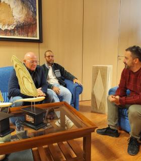 El alcalde felicita a Michael Friedl por su nuevo éxito mundial de windsurf · foto 2