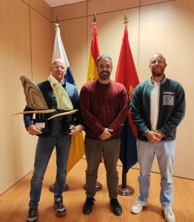 El alcalde felicita a Michael Friedl por su nuevo éxito mundial de windsurf · foto 1