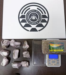 La Policía Autonómica detiene a un varón en el sur de Tenerife con 183 gramos de hachís · foto 1