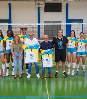 Guía arropa al Guía CDV Universidad Fernando Pessoa Canarias en su camino hacia la élite del voleibol nacional · foto 2