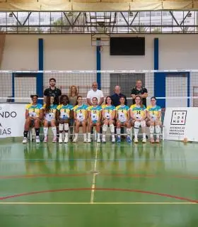 Guía arropa al Guía CDV Universidad Fernando Pessoa Canarias en su camino hacia la élite del voleibol nacional · foto 1
