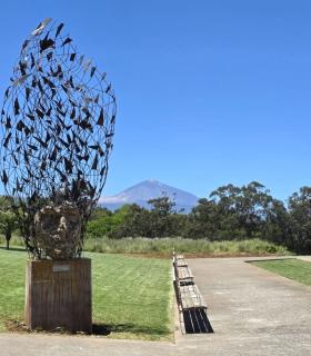 El Sauzal inaugura la escultura "Tengo una idea" de Julio Nieto, como homenaje a la educación y la creatividad · foto 3