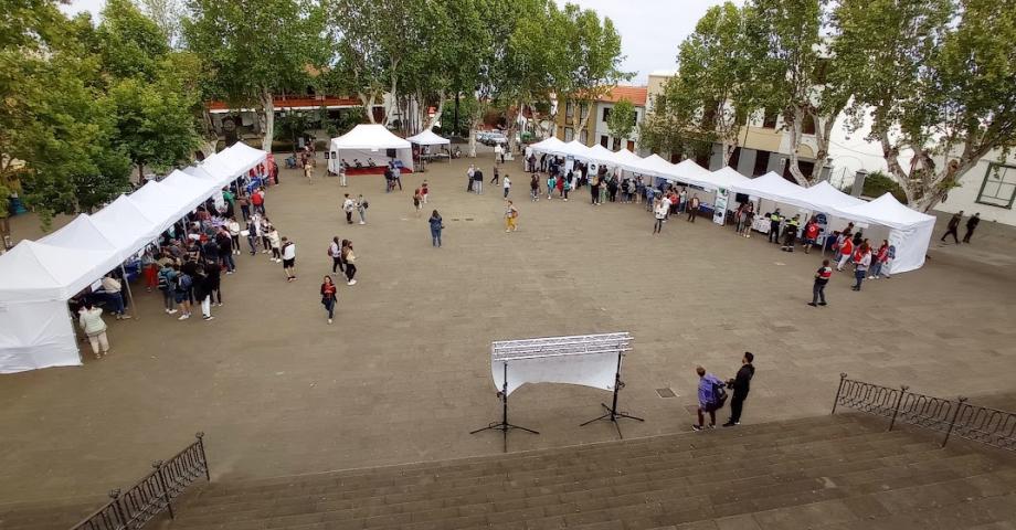 Tacoronte: la Feria de Empleo recibe a más de un millar de visitantes en su primera edición celebrada en la Plaza del Cristo 