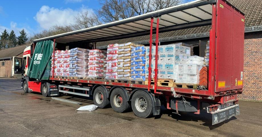 Loro Parque envía un camión de comida para ayudar a los zoológicos de Ucrania