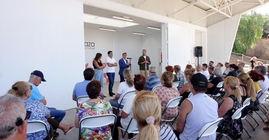 Santa Cruz de Tenerife: los vecinos de Añaza conocen ya el proyecto de rehabilitación sostenible de 381 viviendas