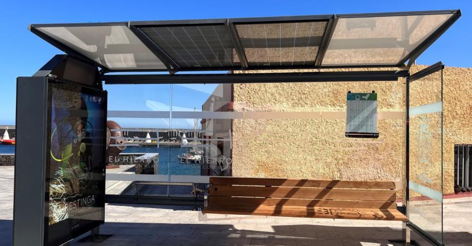 Cabildo de El Hierro instala la primera marquesina solar en La Restinga