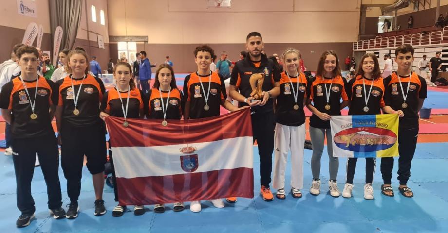 El taekwondo granadillero triunfa en el Open Internacional Ciudad de Ribeira 2022 con nueve medallas