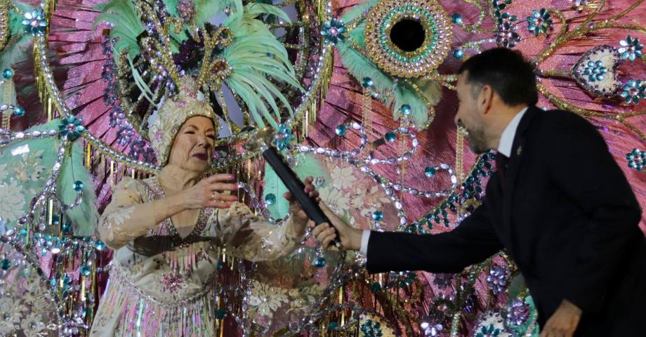 Am&eacute;rica Gonz&aacute;lez Gonz&aacute;lez es elegida Reina de los Mayores del Carnaval de Santa Cruz de Tenerife