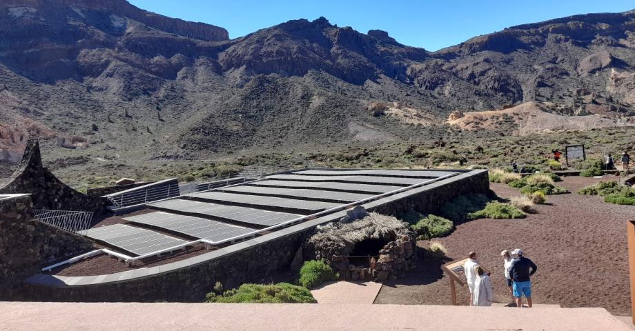 El Centro de Visitantes de Ca&ntilde;ada Blanca, en el Teide, se autoabastece ya de energ&iacute;a solar fotovoltaica