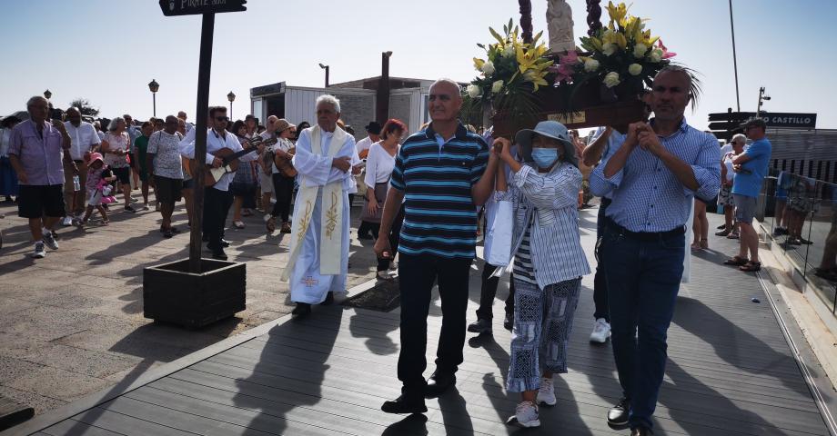Procesión marítimo terrestre en Honor a Nuestra Señora La Peña del Mar en Caleta de Fuste