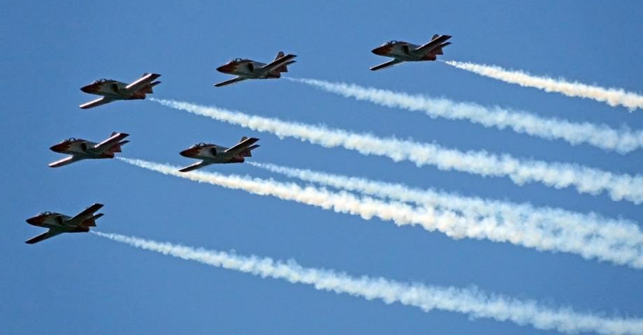 La exhibición aérea de la Patrulla Águila obliga a reordenar el tráfico en San Andrés