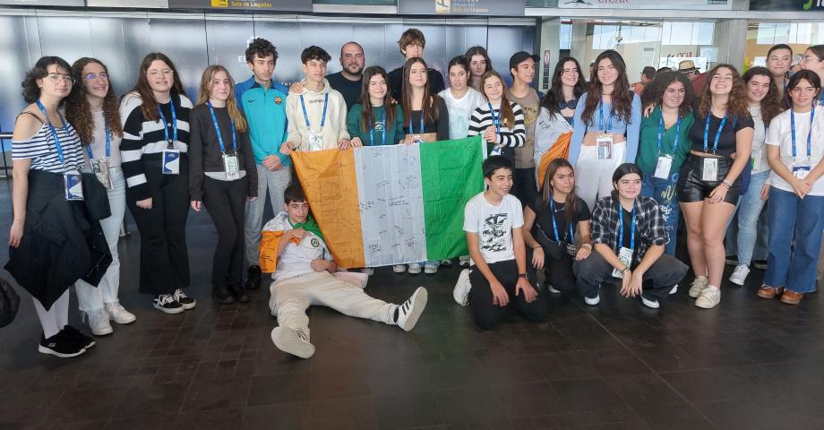 El Cabildo recibe al alumnado del programa de inmersión lingüística tras su regreso de Irlanda