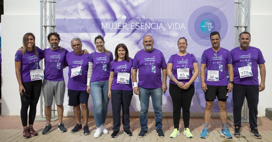 Una marea violeta recorre El Chorrillo en la Carrera por la Igualdad de El Rosario