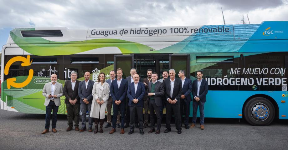 Canarias pone en marcha su primera guagua eléctrica a base de hidrógeno verde