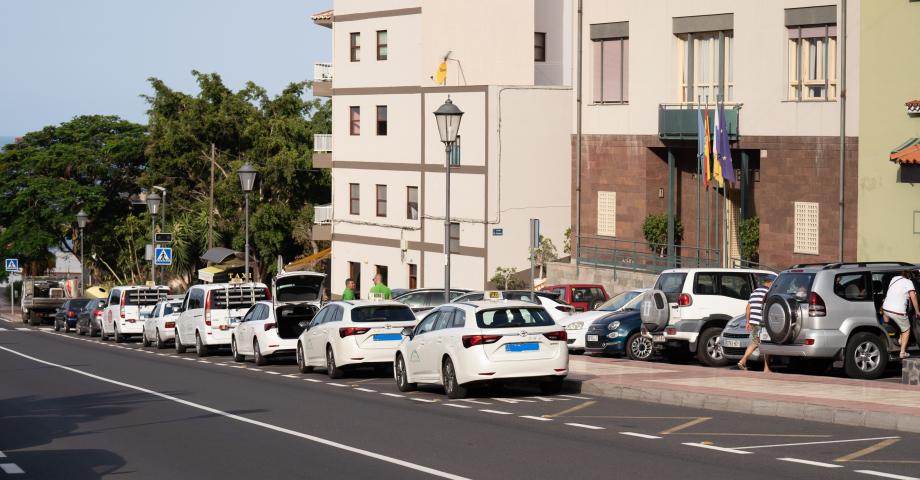 El Cabildo pone en marcha un estudio para analizar el servicio y consumo de taxi en La Gomera
