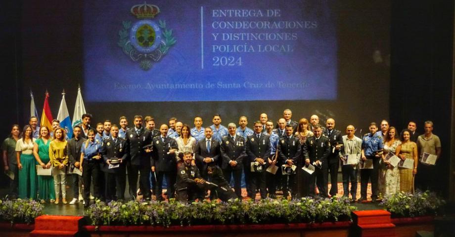 La Polic&iacute;a Local entrega 48 medallas de plata por actos distinguidos en la celebraci&oacute;n de su patrona