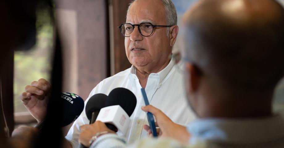 Curbelo: "El pr&oacute;ximo lunes comenzar&aacute; a prestar servicio la resonancia magn&eacute;tica de La Gomera