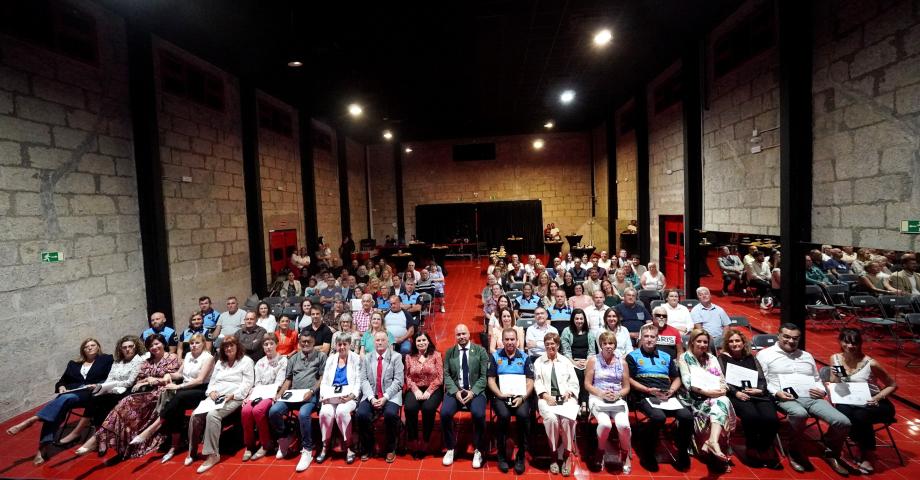 El Ayuntamiento de Candelaria entrega 65 insignias en el Acto de Entrega al M&eacute;rito Funcionarial y Laboral