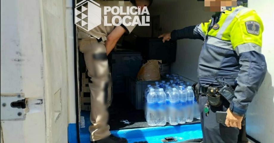 La Polic&iacute;a Local ordena la retirada de alimentos destinados a tres colegios por transporte irregular
