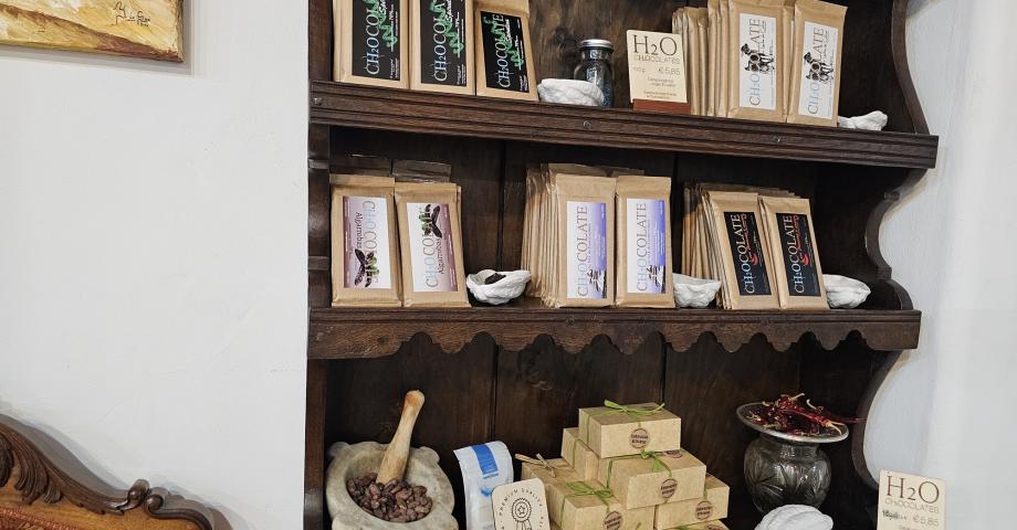 Nace en Antigua el primer ejemplar en el mundo de Chocolate de Algarrobas