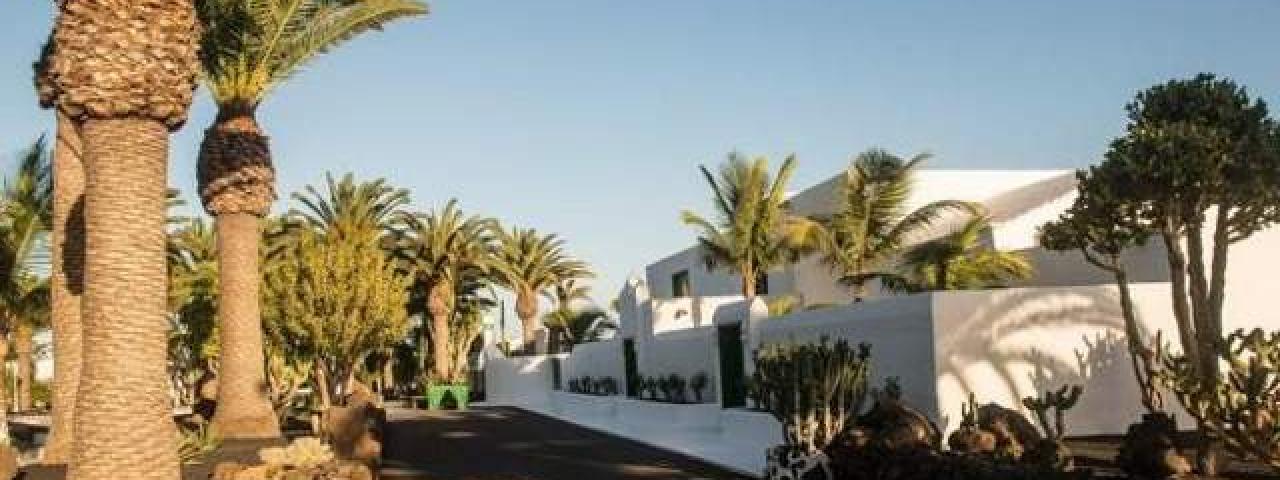 CC reclama a S&aacute;nchez "dos horas de sus vacaciones en Lanzarote para abordar la emergencia migratoria