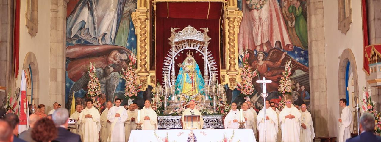 Una marea de peregrinos convierte el D&iacute;a Grande de la Patrona de Canarias en una jornada excepcional