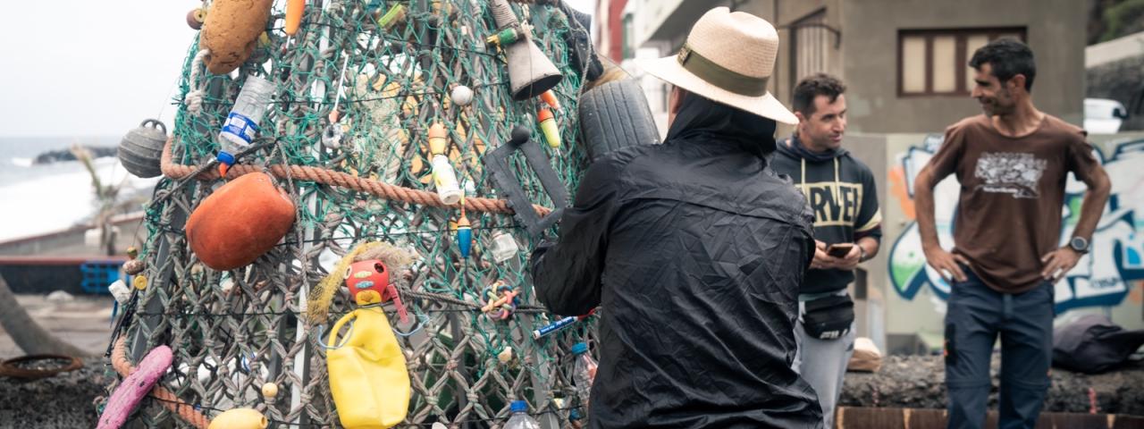 Medio centenar de personas participan en la limpieza de playas del festival &lsquo;La Palma Blue Experience&rsquo;