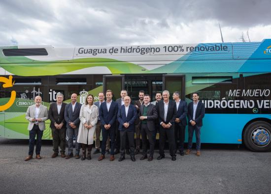 Canarias pone en marcha su primera guagua eléctrica a base de hidrógeno verde