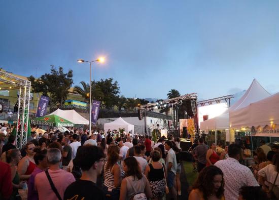 Más de 2.000 personas asisten a la primera edición del ‘Palmera’s Beer & Gastro Music Festival’