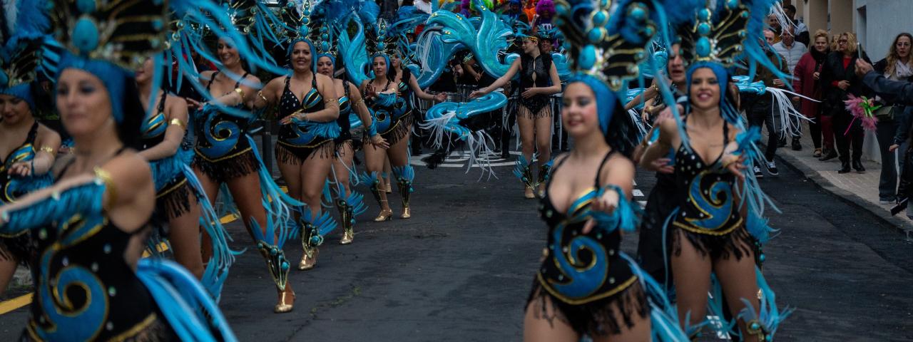 El Gran Coso Apoteosis del Carnaval llen&oacute; de color y ritmo las calles del casco hist&oacute;rico de Granadilla de Abona