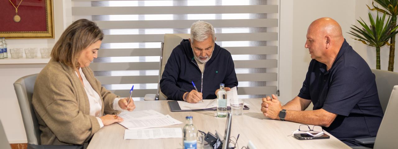 Ayuntamiento de Adeje y Televisi&oacute;n Canaria renuevan su acuerdo para la emisi&oacute;n de la representaci&oacute;n de La Pasi&oacute;n