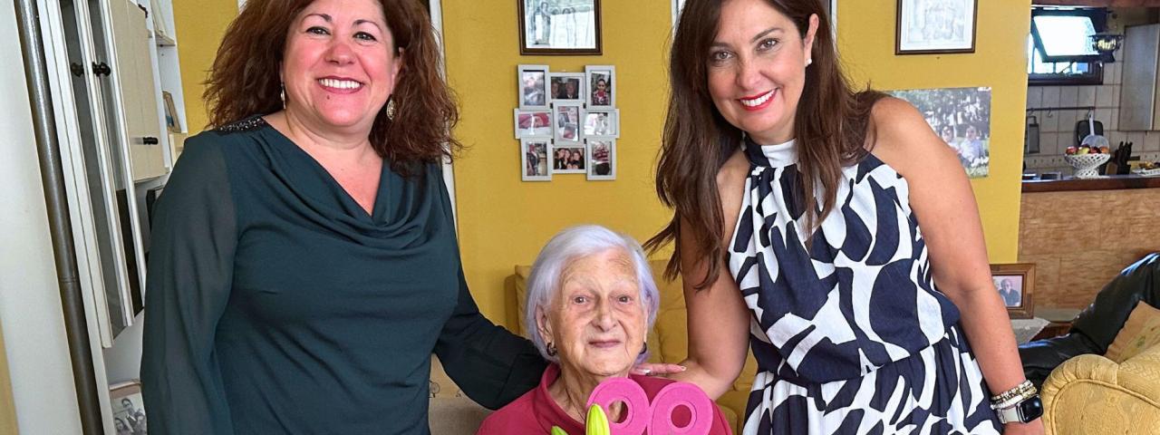La Concejal&iacute;a de Mayores homenajea a do&ntilde;a Felisa Garc&iacute;a S&aacute;nchez, la vecina m&aacute;s longeva de Tacoronte