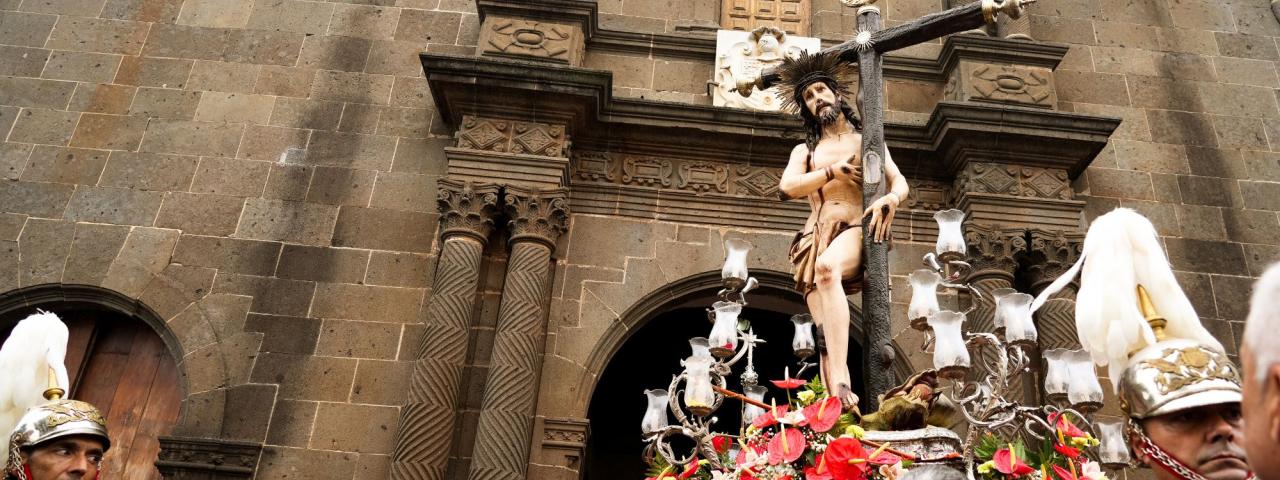 Miles de personas arropan al Cristo de Tacoronte en su d&iacute;a grande