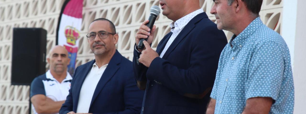 El campo de f&uacute;tbol y de b&eacute;isbol de Los Abrigos estrena vestuarios y zonas de servicio