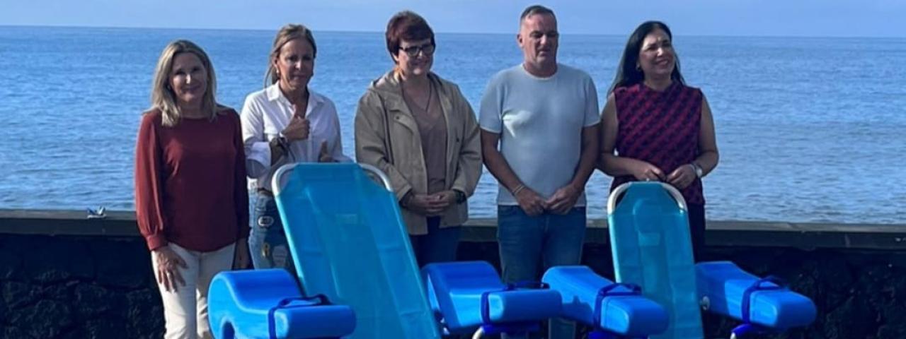 Tazacorte refuerza la accesibilidad en sus playas con dos nuevas sillas anfibias cedidas por la Consejer&iacute;a de Bienestar Social
