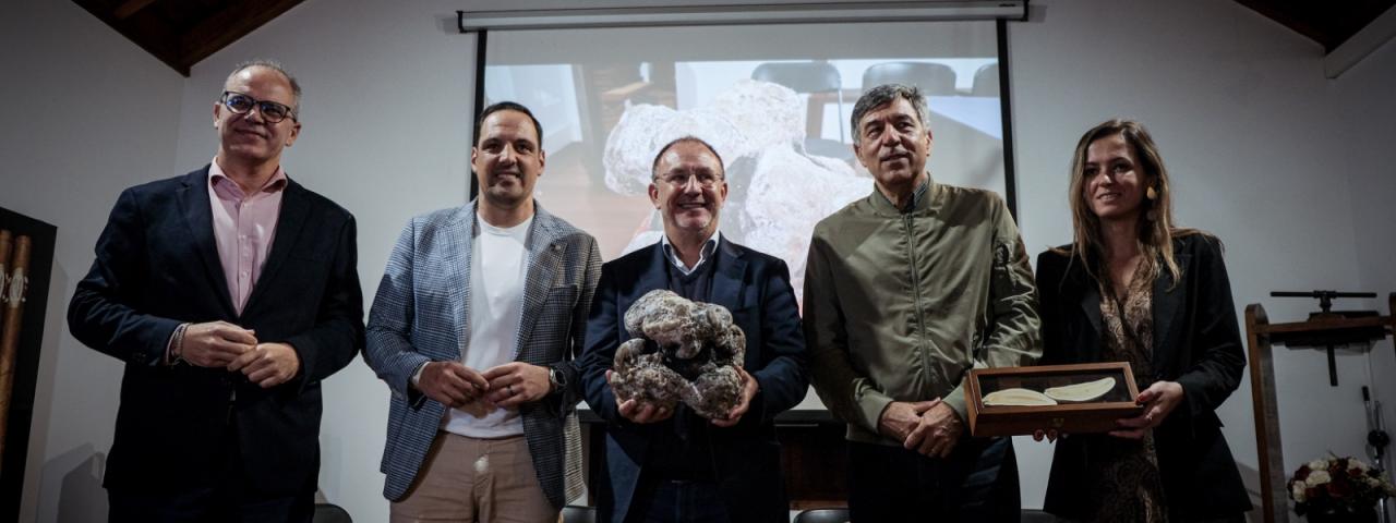 El &Aacute;mbar Gris hallado en Nogales regresa a La Palma para quedarse para siempre tras a&ntilde;os de investigaci&oacute;n