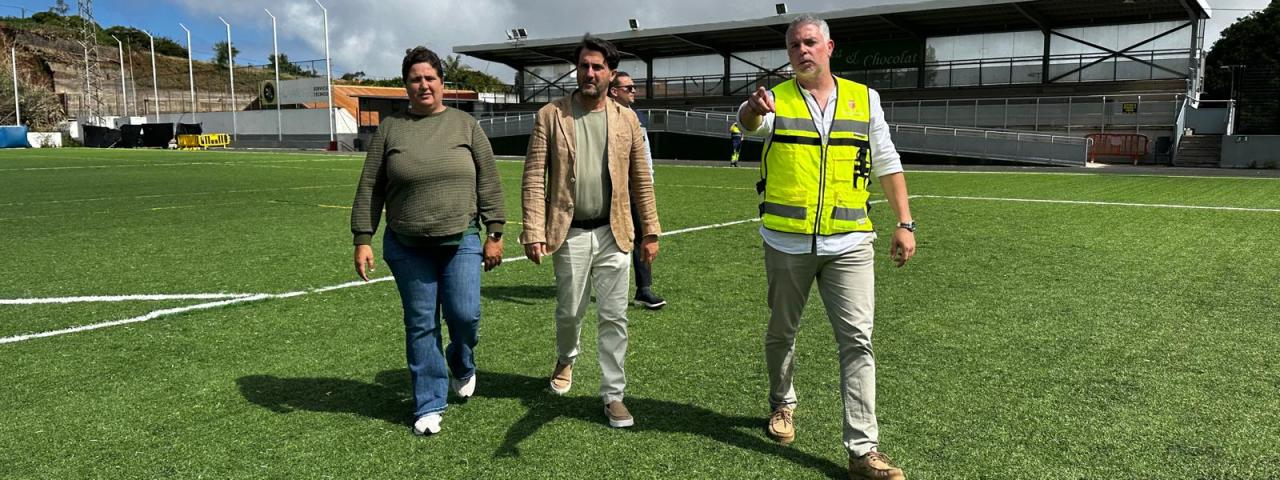 Comienzan los trabajos de reforma y modernizaci&oacute;n de la instalaci&oacute;n el&eacute;ctrica del campo de f&uacute;tbol de Barranco Las Lajas