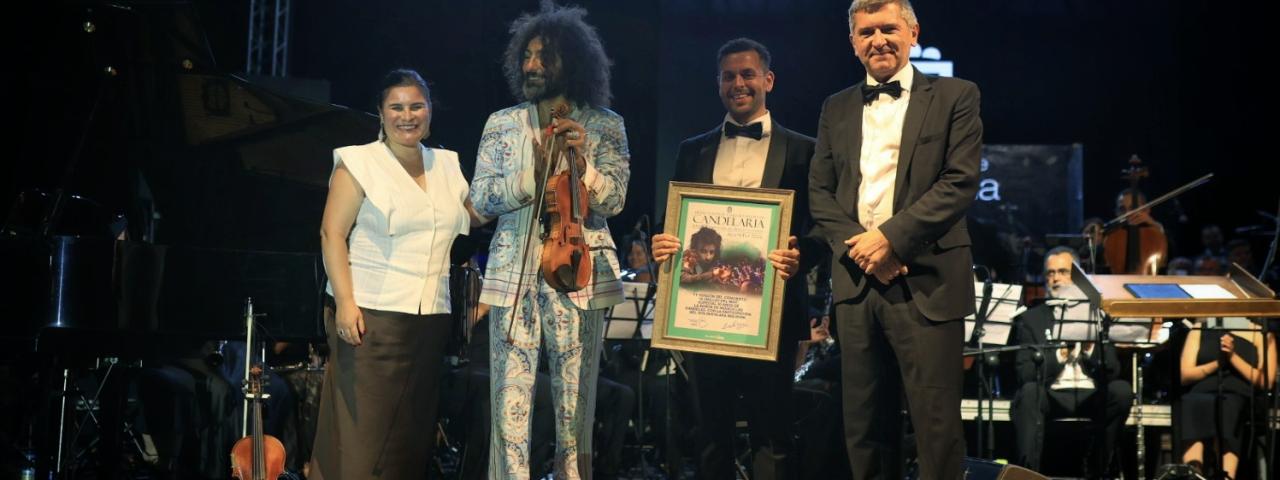 "A Orillas del Mar firma una noche para el recuerdo con Ara Malikian y la Banda Las Candelas