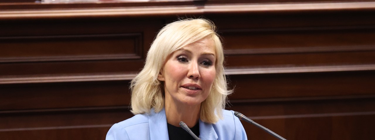 El PP lleva al Parlamento su rechazo a los listados ideológicos de periodistas del Gobierno de Sánchez y defiende la libertad de prensa
